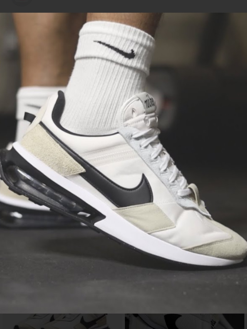 Nike Men’s White Sneakers with Black Swoosh Size 11